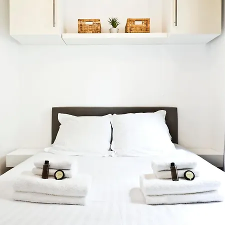 Bluestay 275 - A Paris