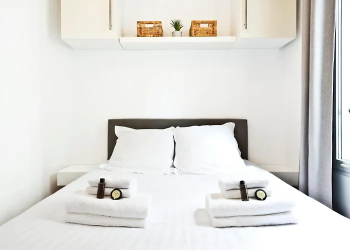 Bluestay 275 - A Paris