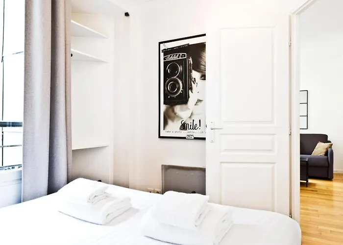 Bluestay 275 - A Apartment Paris